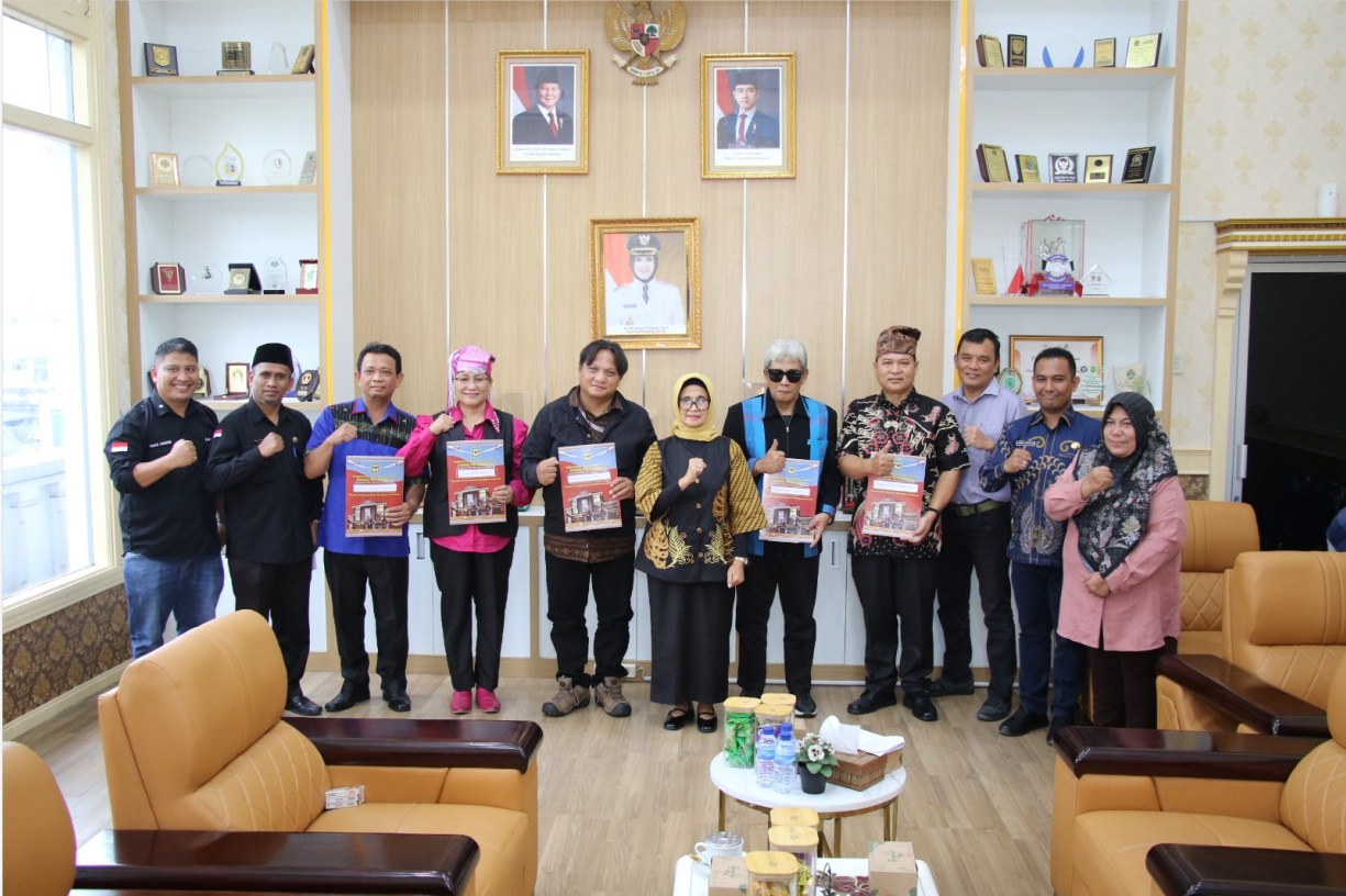 5 Orang Tim Ahli Cagar Budaya Kota Pematangsiantar Terima SK Wali Kota